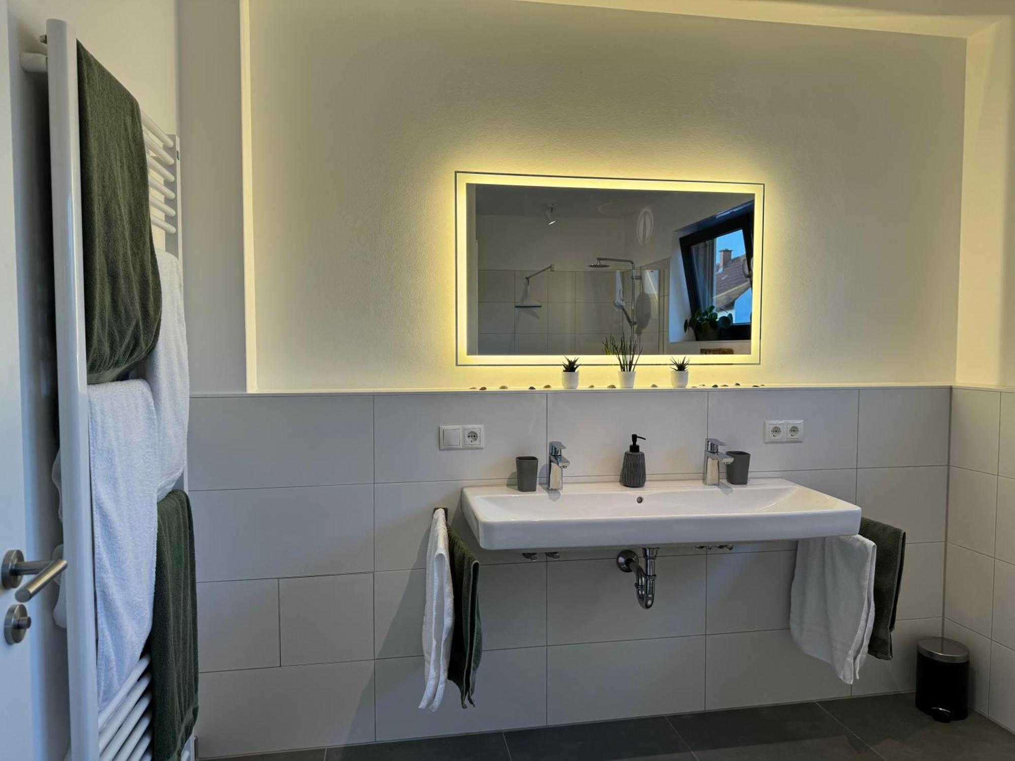 Moderne Ferienwohnung Mit Terrasse, Grill & Privatparkplatz Venningen المظهر الخارجي الصورة