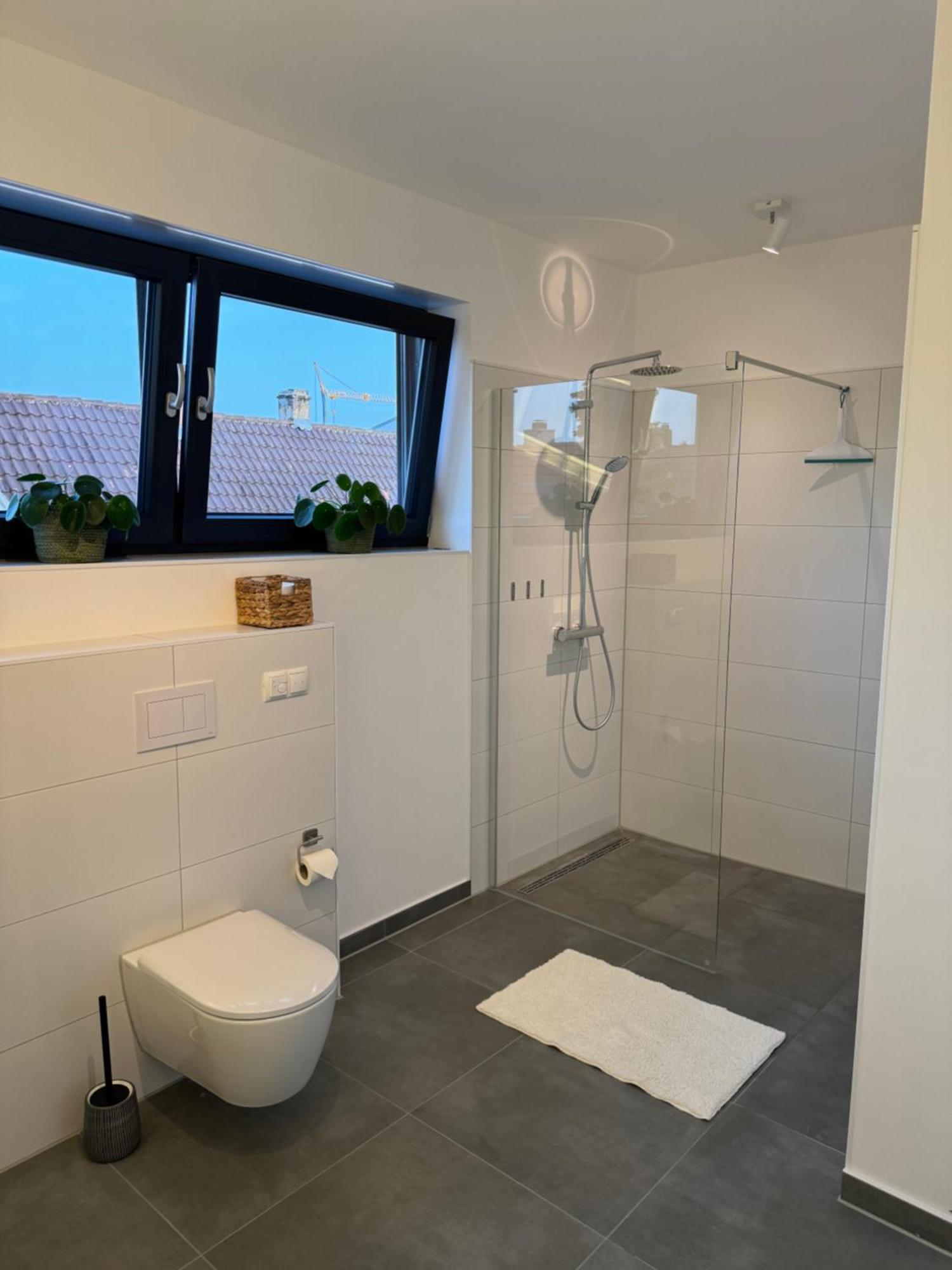 Moderne Ferienwohnung Mit Terrasse, Grill & Privatparkplatz Venningen المظهر الخارجي الصورة